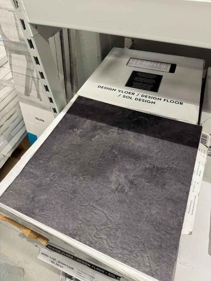 Budget Peel & Stick PVC tegel donkergrijs - 15 Stuks, Doe-het-zelf en Verbouw, Overige Doe-het-zelf en Verbouw, Nieuw, Ophalen