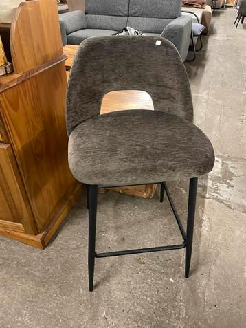 Nieuw! Grijs stoffen barkruk hoogte 68cm beschikbaar voor biedingen