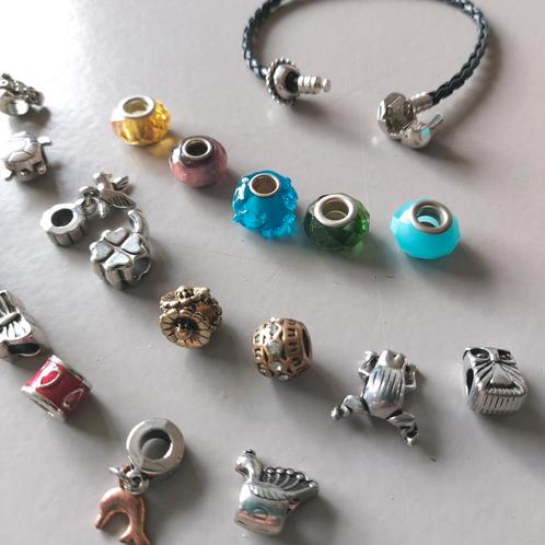 Leuke zgan armband met div.Heart Beads-bedels(pandora,troll), Sieraden, Tassen en Uiterlijk, Armbanden, Zo goed als nieuw, Overige materialen