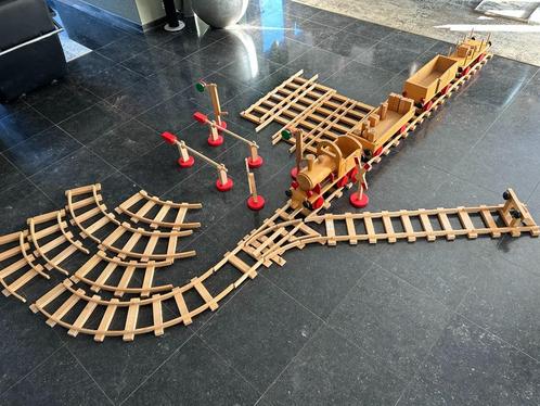Unieke houten speelgoed trein, met 3 wagons en rails, Kinderen en Baby's, Speelgoed | Houten speelgoed, Gebruikt, Duw- of Trekspeelgoed