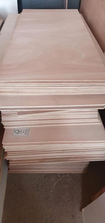 Hardhout multiplex 5.5 mm beschikbaar voor biedingen