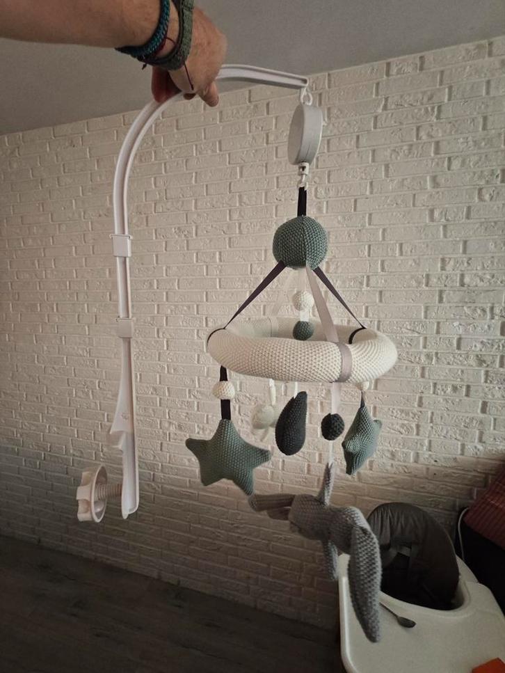 Muziek Mobiel met Gebreide Beestjes - Nieuwstaat!, Kinderen en Baby's, Speelgoed | Babyspeelgoed, Ophalen of Verzenden