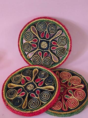 raffia vintage rotan gekleurde rieten onderzetters beschikbaar voor biedingen