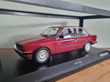 Minichamps BMW 323i E30 1982 Rood 1:18 beschikbaar voor biedingen