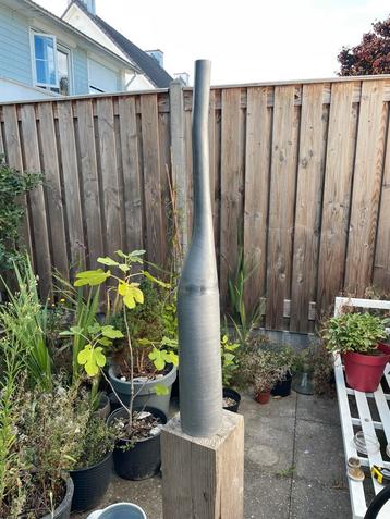 Metalen vaas 106cm hoog beschikbaar voor biedingen