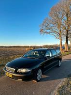 Volvo V70 2002 Zwart | Benzine, Voorwielaandrijving, Stoelverwarming, 1800 kg, Zwart