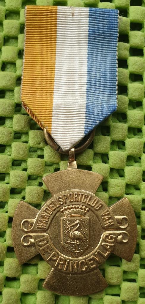 Medaille:Wandelsportclub De Prince vlag Den Haag  40km. 1937, Postzegels en Munten, Penningen en Medailles, Overige materialen