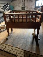Oude hardhouten wieg gemaakt in 1934, Kinderen en Baby's, Babywiegjes en Ledikanten, Ophalen of Verzenden, Gebruikt