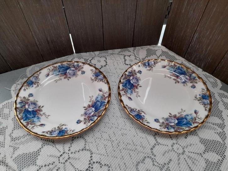 Royal albert 2 x gebaks bordjes moon licht rose, Antiek en Kunst, Antiek | Servies los, Ophalen of Verzenden