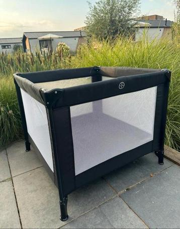Kinderbox in goede staat + GRATIS warm deken beschikbaar voor biedingen