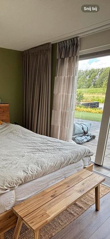 Zwaar verduisterende gordijnen beschikbaar voor biedingen