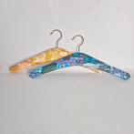 Vintage kledinghangers jaren 70 met psychedelisch patroon, Verzamelen, Retro, Verzenden, Huis en Inrichting