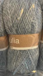 Blauw grijze Julia te koop, Hobby en Vrije tijd, Breien en Haken, Ophalen of Verzenden, Zo goed als nieuw, Breien of Haken, Wol of Garen