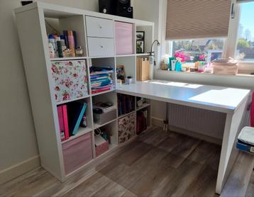 Bureau met kallax vakkenkast