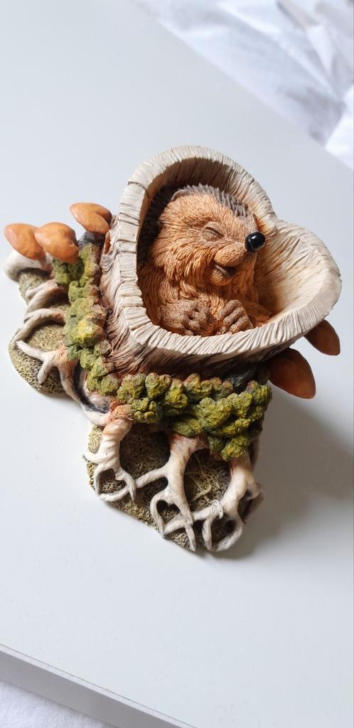 Hedgies Egel in Boomstam Beeldje, Antiek en Kunst, Kunst | Beelden en Houtsnijwerken, Ophalen of Verzenden