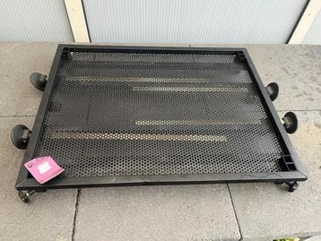 adv 631 /  NIEUW plateau of tafel LION beschikbaar voor biedingen