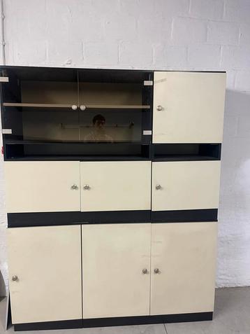 Vintage jaren 60 Beglische kast beschikbaar voor biedingen