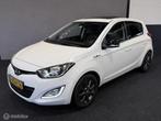 Hyundai i20 1.2i 5 DEURS / AIRCO / CRUISE / SCHUIFDAK / LMV, Auto's, Euro 5, Gebruikt, 4 cilinders, Leder en Stof