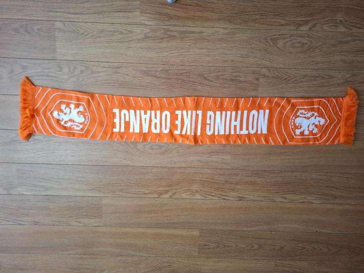 KNVB sjaal Nothing like Oranje voetbal, Verzamelen, Sportartikelen en Voetbal, Zo goed als nieuw, Vaantje of Sjaal, Overige binnenlandse clubs