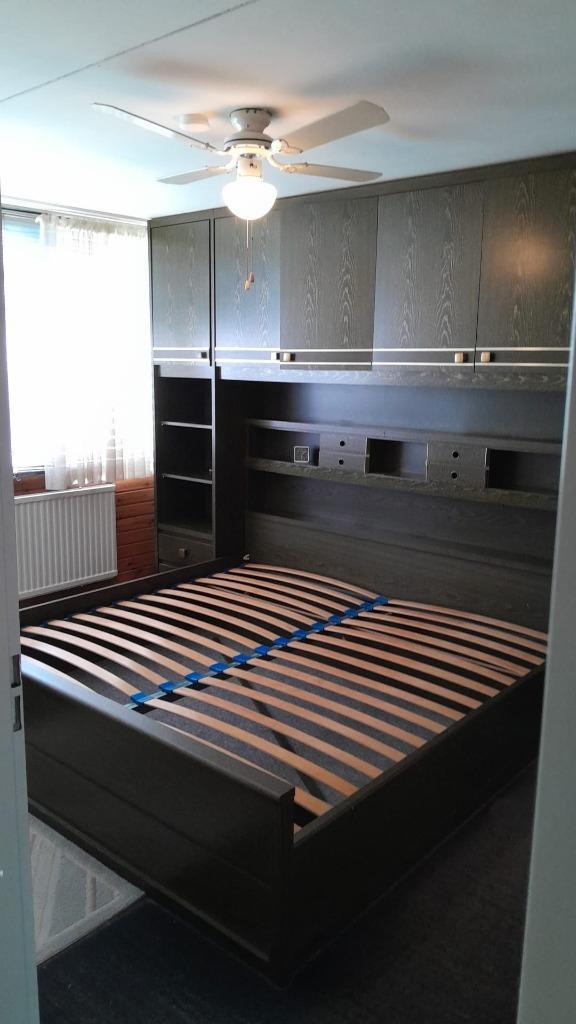 bed 200 x 200 incl complete Kast/achterwand, Huis en Inrichting, Slaapkamer | Bedden, Gebruikt, Tweepersoons, Overige maten, 200 cm