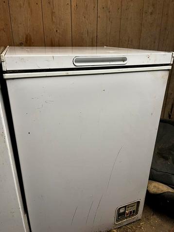 Goed werkende vrieskist beschikbaar voor biedingen