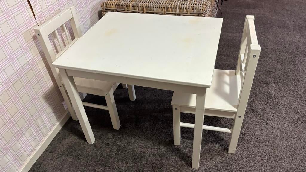 Ikea kindertafel met 2 stoelen, Kinderen en Baby's, Kinderkamer | Tafels en Stoelen, Ophalen, Gebruikt, Tafel(s) en Stoel(en)