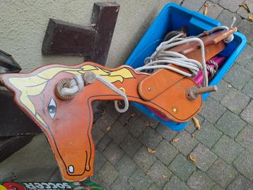 Vintage paardenschommel beschikbaar voor biedingen