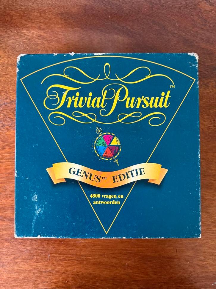 Trivial Pursuit Genus Editie 1995 - 4800 vragen, Hobby en Vrije tijd, Gezelschapsspellen | Bordspellen, Gebruikt, Drie of vier spelers