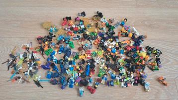 151 lego minifiguren  beschikbaar voor biedingen