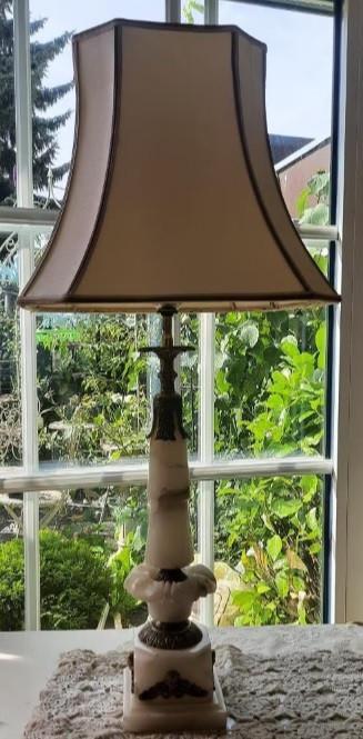 Witte albasten lampenvoet met engeltjes incl. kap, Huis en Inrichting, Lampen | Tafellampen, Zo goed als nieuw, 50 tot 75 cm, Ophalen
