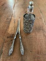 Zilveren handschoenoprekker & parfumfles met putti, Antiek en Kunst, Verzenden, Zilver