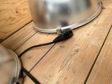 Industriele fabriekslamp beschikbaar voor biedingen