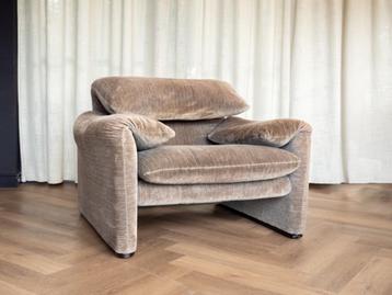 Cassina Maralunga Fauteuil | Design | Vintage beschikbaar voor biedingen