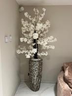 Prachtig schelpenvazen met bloesem, Ophalen of Verzenden, Wit, Aardewerk of Porselein, Minder dan 50 cm