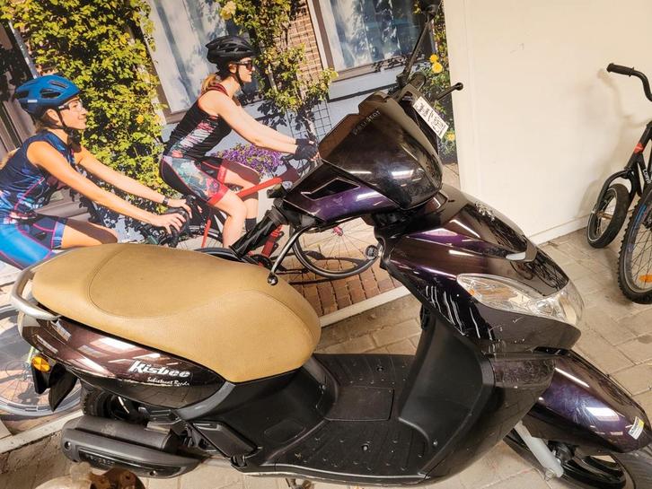 Peugeot Kisbee 45km. aubergine, Fietsen en Brommers, Scooters | Peugeot, Gebruikt, Overige modellen, Maximaal 45 km/u, Benzine