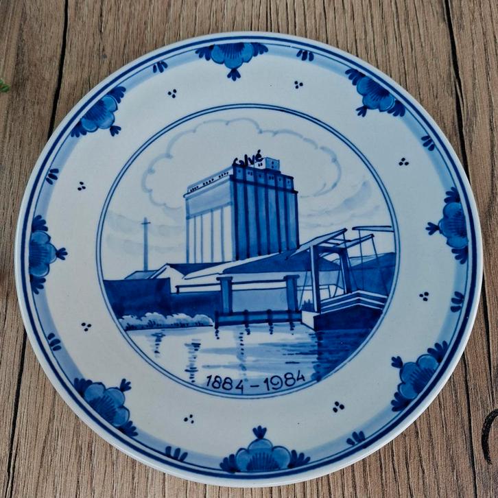 Porceleyne fles Delft 100 jaar Calvé 1884-1984, Antiek en Kunst, Antiek | Wandborden en Tegels, Ophalen of Verzenden