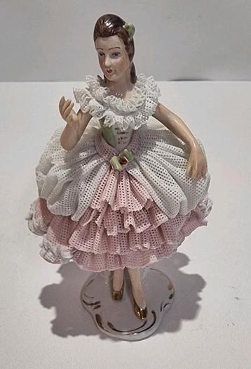 Dresden lace porseleinen ballerina beschikbaar voor biedingen