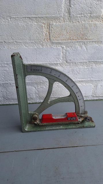 Hoekwaterpas E.D.A Ducourret beschikbaar voor biedingen