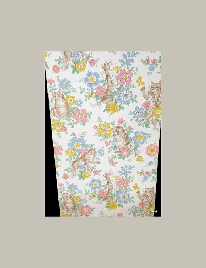 4686 60s kinderbehang katten bloemen pastel retro look swiet, Huis en Inrichting, Stoffering | Behang, Roze, minder dan 10 m²