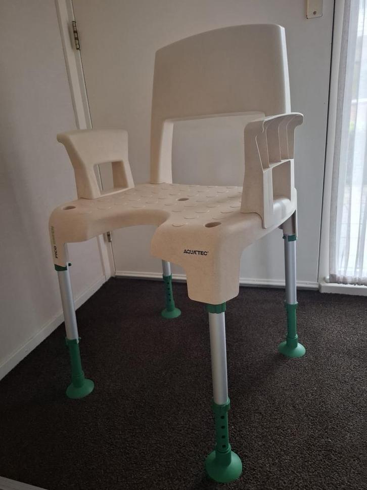Aquatec Pico Green douchestoel-douchekruk met armleuningen, Diversen, Verpleegmiddelen, Nieuw, Ophalen