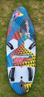 Te koop angulo 105 liter neilpryde en gunsails zeilen, Watersport en Boten, Windsurfen, Ophalen of Verzenden, Zo goed als nieuw