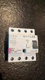 Aardlekschakelaar ETI, Doe-het-zelf en Verbouw, Elektra en Kabels, Ophalen of Verzenden, Zo goed als nieuw, Overige typen