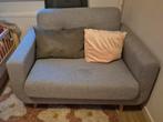 Grijze Loveseat - Comfortabel en Stijlvol!, Huis en Inrichting, Fauteuils, Hout, 75 tot 100 cm, Ophalen of Verzenden, Zo goed als nieuw