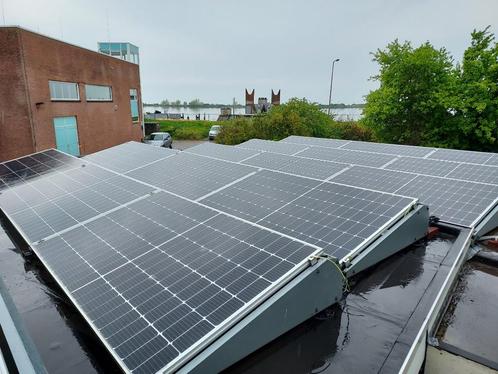 zonnepanelen, Doe-het-zelf en Verbouw, Zonnepanelen en Toebehoren, Zo goed als nieuw, Compleet systeem, 200 wattpiek of meer, Ophalen