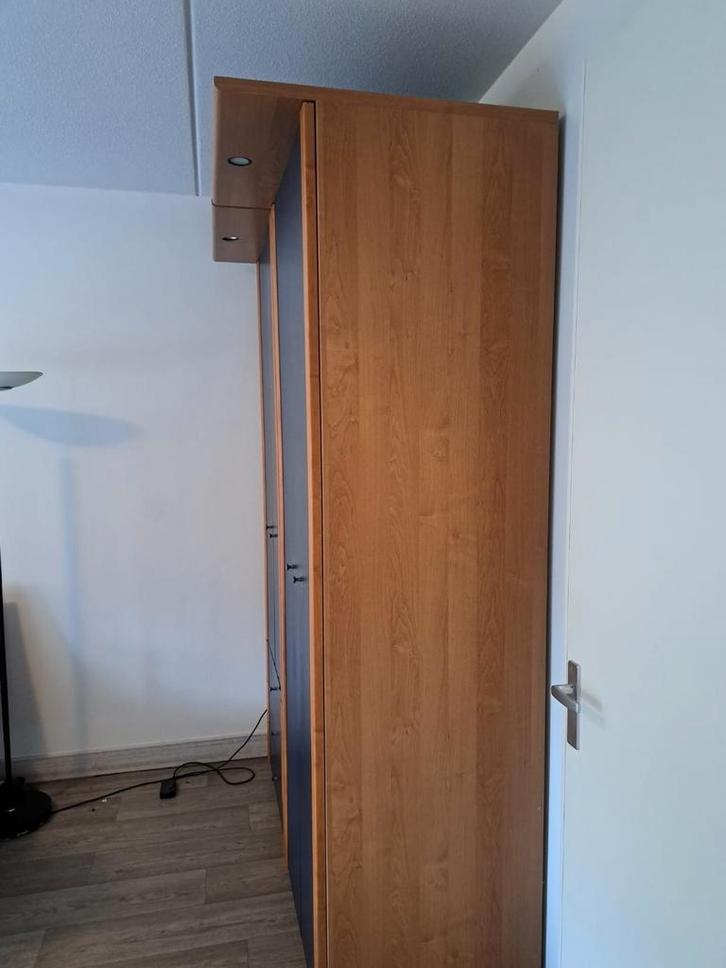 Grote kleding kast te koop zelf demonteren ., Huis en Inrichting, Kasten | Kledingkasten, Zo goed als nieuw, 200 cm of meer, 200 cm of meer