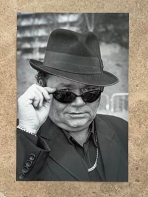 Org z/w foto 20x30 cm Andre Hazes + zonnebril 08-06-2002, Verzamelen, Muziek, Artiesten en Beroemdheden, Nieuw, Foto of Kaart