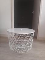 Witte metalen bijzettafel / opbergmand, Huis en Inrichting, Tafels | Salontafels, Ophalen, Minder dan 50 cm, Rond, Minder dan 50 cm
