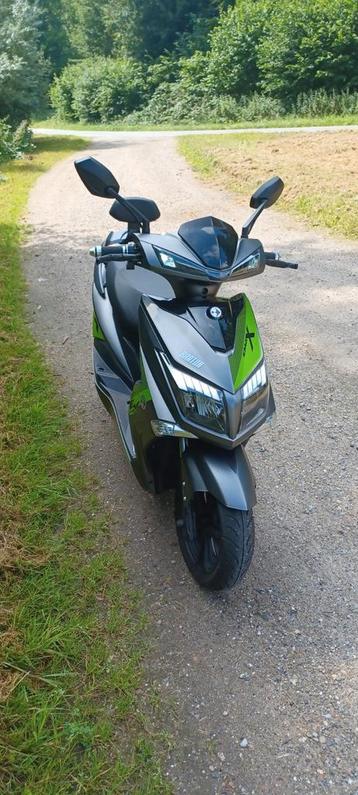 Sunra Anger Elektrische Scooter - Zo Goed Als Nieuw! beschikbaar voor biedingen