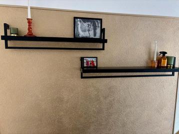 2 Wandplanken - Zo goed als nieuw! beschikbaar voor biedingen