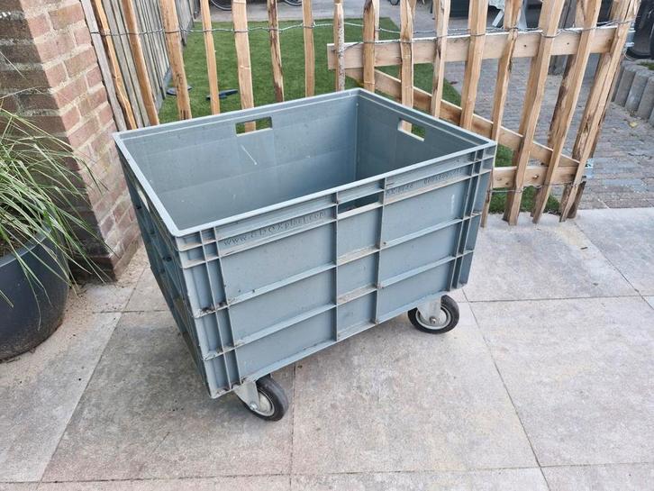 Stevige krat op wielen/ gaten bodem voor afspoelen van hooi, Dieren en Toebehoren, Paarden en Pony's | Overige Paardenspullen